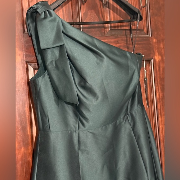 Alfred Sung Evergreen One-Shoulder Bow A-Line Gown Size 18 $279 D875 - Picture 4 of 12